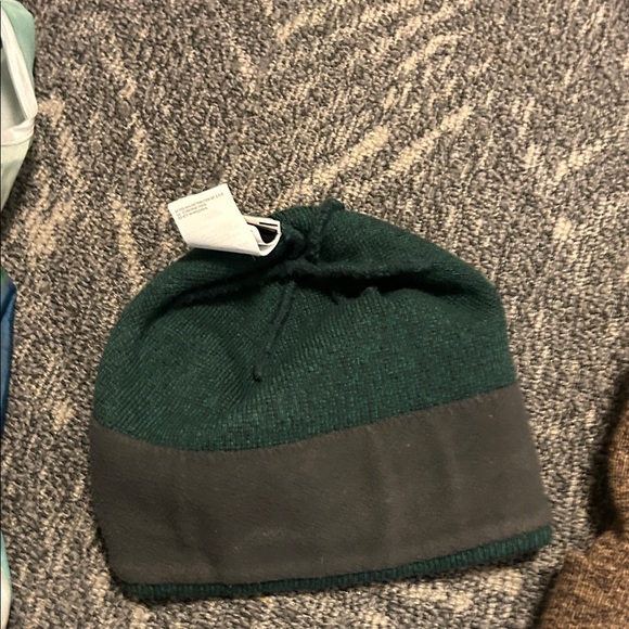 The North Face Dark Green Knit Beanie & Carhartt brown beanie. Top winter brands - Picture 11 of 16